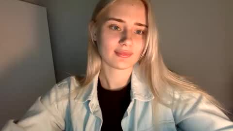 Snapshot of musescorner chatting on December 4, 2025, 5:32 pm musescorner online show from December 4, 2025, 5:32 pm