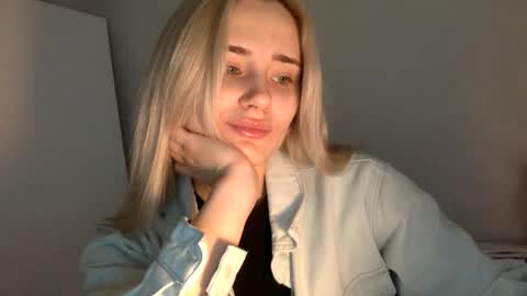 Snapshot of musescorner chatting on December 19, 2025, 3:30 pm musescorner online show from December 19, 2025, 3:30 pm