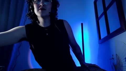 Snapshot of mx_anouk_divine chatting on December 23, 2025, 4:43 am Mx. Anouk Divine online show from December 23, 2025, 4:43 am