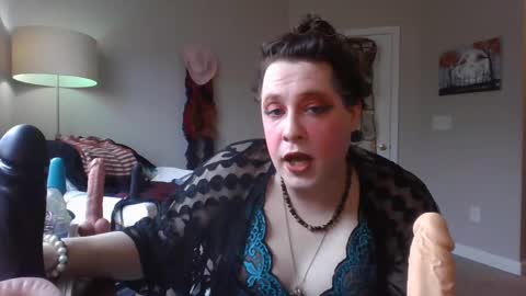 Snapshot of mxsissycharlotte chatting on December 13, 2024, 4:49 pm Mx Charlotte online show from December 13, 2024, 4:49 pm