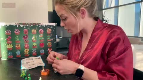 Snapshot of mycookiejar chatting on December 4, 2025, 12:20 am MyCookieJar online show from December 4, 2025, 12:20 am