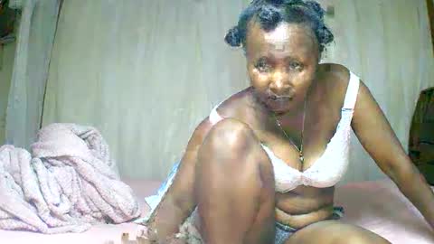 Snapshot of mylindasweet chatting on February 1, 2025, 4:11 pm linda online show from February 1, 2025, 4:11 pm