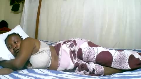 Snapshot of mylindasweet chatting on February 24, 2025, 12:30 am linda online show from February 24, 2025, 12:30 am