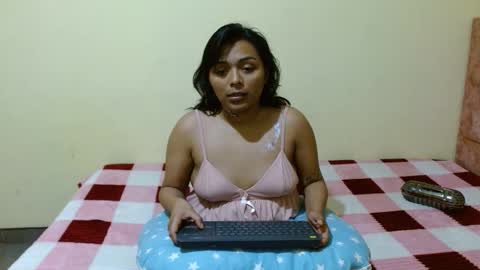 Snapshot of mylu_m chatting on November 30, 2025, 5:22 am mylu_m online show from November 30, 2025, 5:22 am