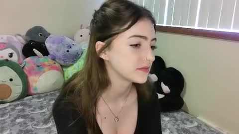 Snapshot of myrawood chatting on March 23, 2026, 12:25 am myrawood online show from March 23, 2026, 12:25 am