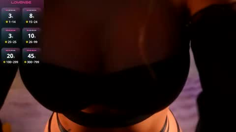 Snapshot of myriamfox_ chatting on February 6, 2026, 8:07 am Miryam online show from February 6, 2026, 8:07 am