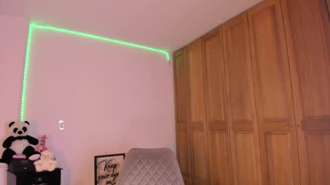 Snapshot of mysteyes chatting on March 5, 2025, 10:10 pm Elena online show from March 5, 2025, 10:10 pm