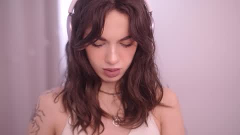 Snapshot of mystica_ chatting on October 9, 2025, 10:02 am MILLI online show from October 9, 2025, 10:02 am