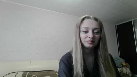 Snapshot of mysticglimmer chatting on October 13, 2025, 8:14 am Anika online show from October 13, 2025, 8:14 am