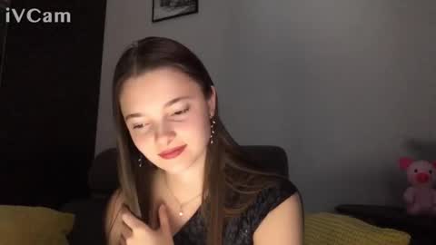 Snapshot of mysticrose_ chatting on October 22, 2025, 1:33 pm Leya online show from October 22, 2025, 1:33 pm