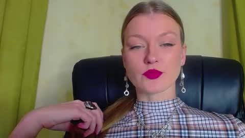 mysticvenus_ online show from December 5, 2025, 2:47 pm