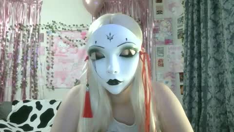 mysticyumiko online show from December 22, 2025, 2:25 pm