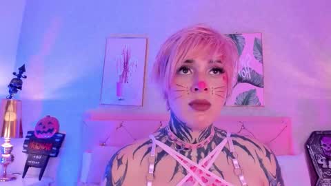 Snapshot of mystikdoll chatting on October 31, 2025, 1:01 pm Misteika online show from October 31, 2025, 1:01 pm