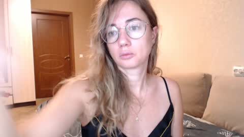 Snapshot of mystiquemaya chatting on December 3, 2024, 3:30 am Maya online show from December 3, 2024, 3:30 am