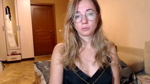 Snapshot of mystiquemaya chatting on December 4, 2024, 3:37 am Maya online show from December 4, 2024, 3:37 am