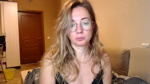 Snapshot of mystiquemaya chatting on December 5, 2024, 3:37 am Maya online show from December 5, 2024, 3:37 am