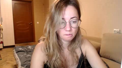 Snapshot of mystiquemaya chatting on December 7, 2024, 3:47 am Maya online show from December 7, 2024, 3:47 am
