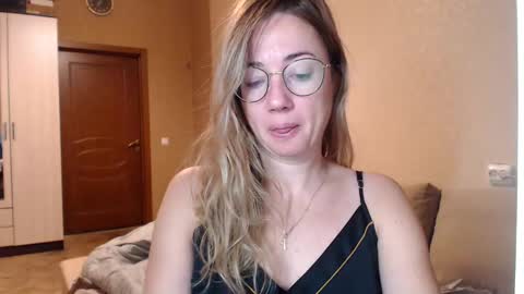 Snapshot of mystiquemaya chatting on December 14, 2024, 4:01 am Maya online show from December 14, 2024, 4:01 am