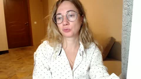 Snapshot of mystiquemaya chatting on December 31, 2024, 7:51 pm Maya online show from December 31, 2024, 7:51 pm