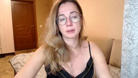 Snapshot of mystiquemaya chatting on January 4, 2025, 7:23 pm Maya online show from January 4, 2025, 7:23 pm