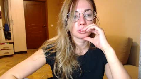 Snapshot of mystiquemaya chatting on January 10, 2025, 7:11 pm Maya online show from January 10, 2025, 7:11 pm