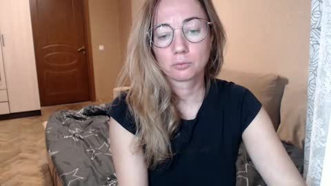 Snapshot of mystiquemaya chatting on January 15, 2025, 5:15 pm Maya online show from January 15, 2025, 5:15 pm