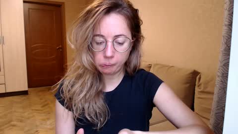 Snapshot of mystiquemaya chatting on January 19, 2025, 11:45 am Maya online show from January 19, 2025, 11:45 am