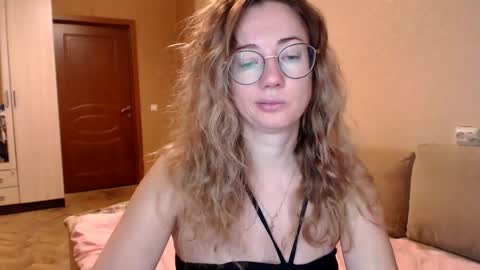 Snapshot of mystiquemaya chatting on February 14, 2025, 4:15 am Maya online show from February 14, 2025, 4:15 am