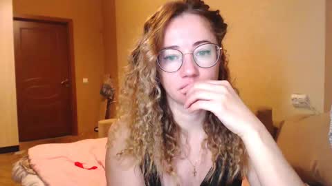Snapshot of mystiquemaya chatting on February 28, 2025, 3:59 am Maya online show from February 28, 2025, 3:59 am