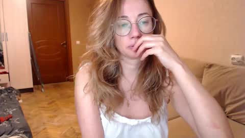 Snapshot of mystiquemaya chatting on March 12, 2025, 7:17 pm Maya online show from March 12, 2025, 7:17 pm