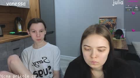 Snapshot of na_prikole_ chatting on December 22, 2024, 8:14 pm Vanessa and Julia online show from December 22, 2024, 8:14 pm