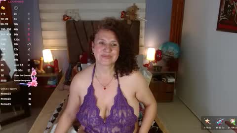nadia_84 online show from November 17, 2025, 7:08 pm