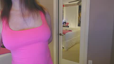 Snapshot of nadia_vixen chatting on February 5, 2025, 10:33 pm Nadia Vixen online show from February 5, 2025, 10:33 pm