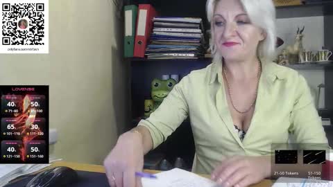 Snapshot of nadin_slut chatting on October 10, 2025, 7:35 pm Nadin online show from October 10, 2025, 7:35 pm