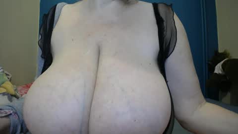 Snapshot of nadinnnea chatting on January 25, 2025, 6:24 pm nadinnnea online show from January 25, 2025, 6:24 pm