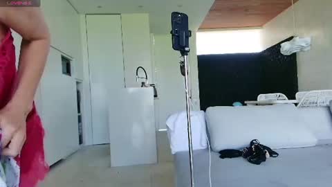 nadyabasinger online show from June 19, 2026, 1:43 am