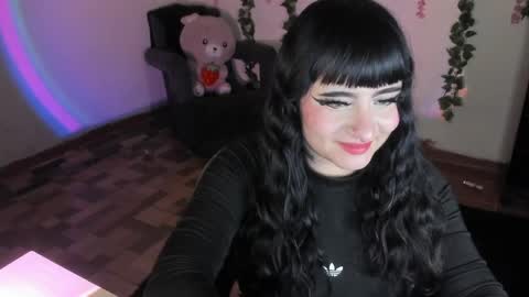 naeniademont online show from May 28, 2026, 1:52 pm