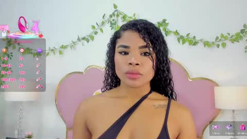 NahiaraReina  online show from September 10, 2025, 1:22 pm