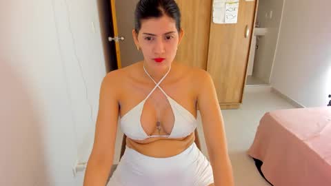 independent model online show from February 7, 2025, 1:15 am