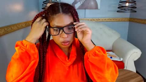 Nahomy online show from November 1, 2025, 10:23 pm