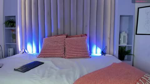  VICTORIA  online show from February 11, 2026, 11:37 am