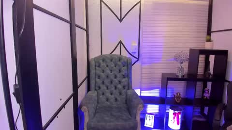 Snapshot of nahomirichards chatting on December 2, 2025, 4:18 am Nahomi online show from December 2, 2025, 4:18 am