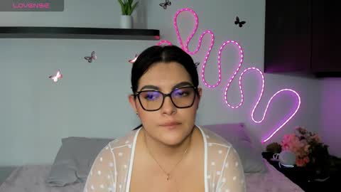 Snapshot of nahomirosse chatting on October 20, 2025, 7:14 pm   SHELBY   online show from October 20, 2025, 7:14 pm