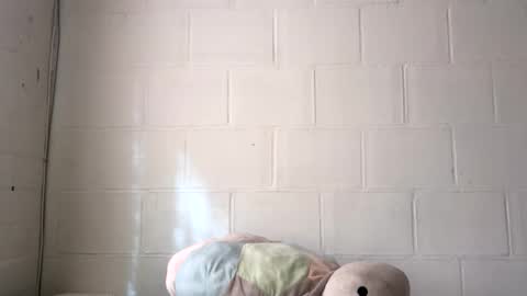 nahomy online show from September 22, 2025, 1:13 pm