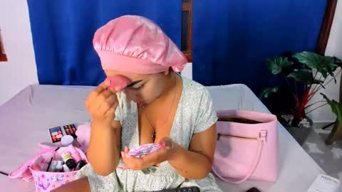 Nahomy online show from September 28, 2025, 8:31 am