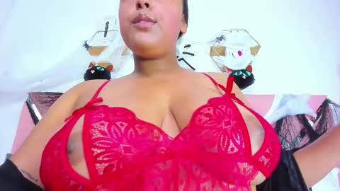 Snapshot of nahomygrey_ chatting on October 24, 2025, 8:27 pm Nahomy online show from October 24, 2025, 8:27 pm