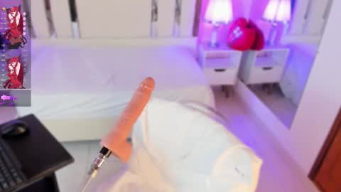 Nahomy Roberts online show from October 25, 2025, 12:23 pm