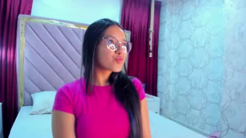 Snapshot of nai_blue chatting on September 15, 2025, 12:43 am nai_blue online show from September 15, 2025, 12:43 am