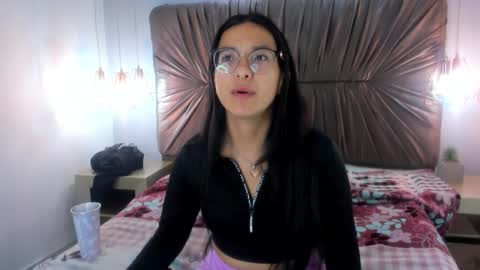 Snapshot of nai_blue chatting on October 9, 2025, 4:32 am nai_blue online show from October 9, 2025, 4:32 am
