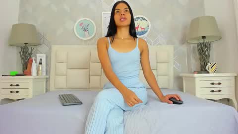 naia_cox online show from November 13, 2025, 3:38 am